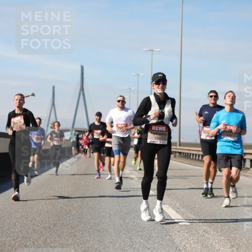 03.10.2025 - Köhlbrandbrückenlauf Yannick Fuchs http://msf.ph/oto/9189178 03.10.2025 11:48:41 Position 3 4151 meine-sportfotos.de