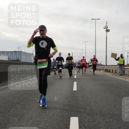 03.10.2025 - Köhlbrandbrückenlauf Matties Gatica Varas http://msf.ph/oto/9189184 03.10.2025 15:57:08 Position 3 9395 meine-sportfotos.de