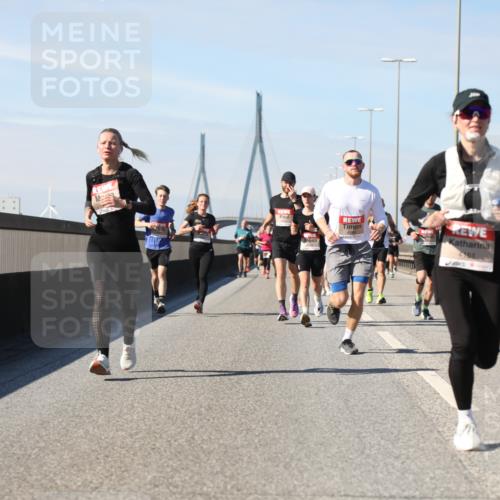 03.10.2025 - Köhlbrandbrückenlauf Yannick Fuchs http://msf.ph/oto/9189185 03.10.2025 11:48:41 Position 3 4161 meine-sportfotos.de