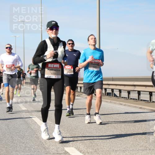 03.10.2025 - Köhlbrandbrückenlauf Yannick Fuchs http://msf.ph/oto/9189190 03.10.2025 11:48:41 Position 3 4151, 6356, 4290, 4751 meine-sportfotos.de