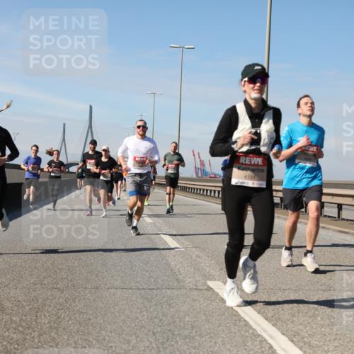 03.10.2025 - Köhlbrandbrückenlauf Yannick Fuchs http://msf.ph/oto/9189202 03.10.2025 11:48:42 Position 3 4151, 5968 meine-sportfotos.de