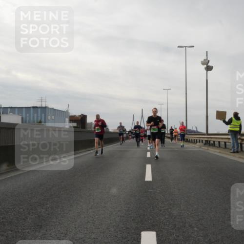 03.10.2025 - Köhlbrandbrückenlauf Matties Gatica Varas http://msf.ph/oto/9189211 03.10.2025 15:57:14 Position 3  meine-sportfotos.de