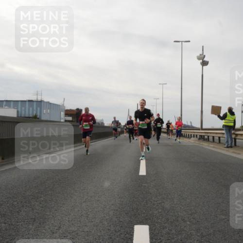 03.10.2025 - Köhlbrandbrückenlauf Matties Gatica Varas http://msf.ph/oto/9189212 03.10.2025 15:57:15 Position 3  meine-sportfotos.de