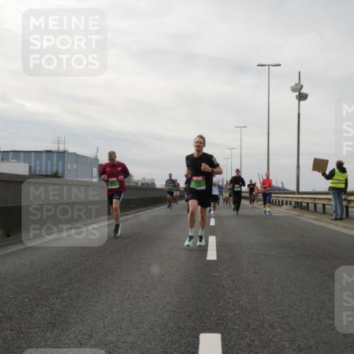 03.10.2025 - Köhlbrandbrückenlauf Matties Gatica Varas http://msf.ph/oto/9189215 03.10.2025 15:57:15 Position 3  meine-sportfotos.de