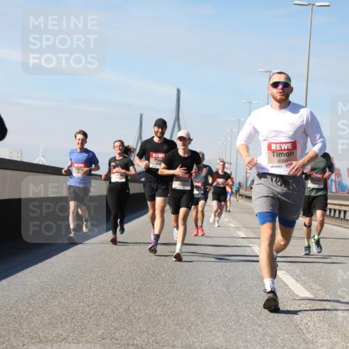 03.10.2025 - Köhlbrandbrückenlauf Yannick Fuchs http://msf.ph/oto/9189217 03.10.2025 11:48:43 Position 3 4124, 4066 meine-sportfotos.de
