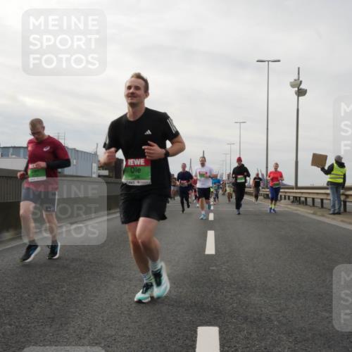 03.10.2025 - Köhlbrandbrückenlauf Matties Gatica Varas http://msf.ph/oto/9189219 03.10.2025 15:57:16 Position 3 974 meine-sportfotos.de