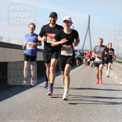 03.10.2025 - Köhlbrandbrückenlauf Yannick Fuchs http://msf.ph/oto/9189236 03.10.2025 11:48:44 Position 3 664, 4599 meine-sportfotos.de