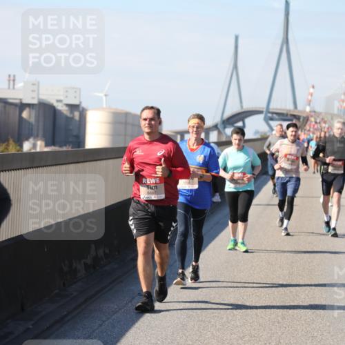 03.10.2025 - Köhlbrandbrückenlauf Yannick Fuchs http://msf.ph/oto/9189247 03.10.2025 12:08:48 Position 3 5521, 6460, 6103 meine-sportfotos.de