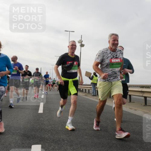 03.10.2025 - Köhlbrandbrückenlauf Matties Gatica Varas http://msf.ph/oto/9189250 03.10.2025 15:57:23 Position 3 9688, 537, 75871 meine-sportfotos.de