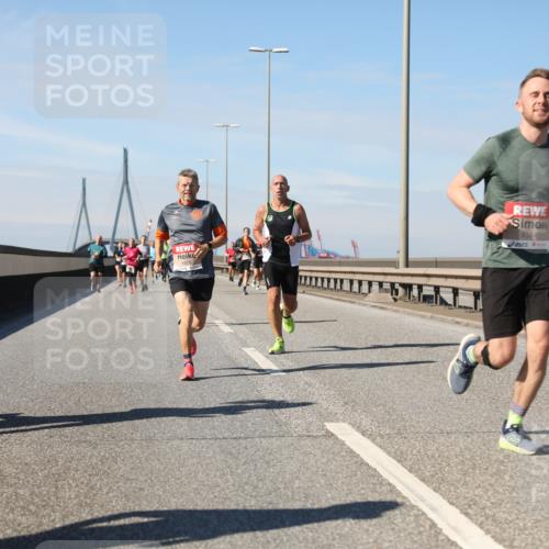 03.10.2025 - Köhlbrandbrückenlauf Yannick Fuchs http://msf.ph/oto/9189266 03.10.2025 11:48:46 Position 3 6044, 5676, 4344 meine-sportfotos.de