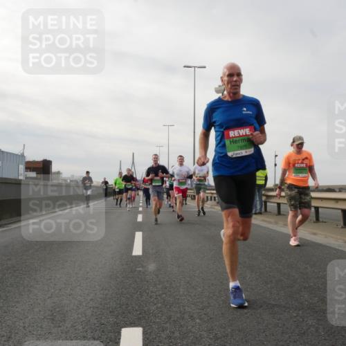 03.10.2025 - Köhlbrandbrückenlauf Matties Gatica Varas http://msf.ph/oto/9189267 03.10.2025 15:57:27 Position 3 7879 meine-sportfotos.de