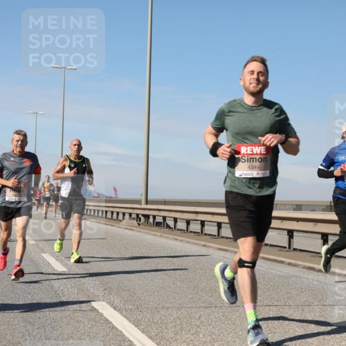 03.10.2025 - Köhlbrandbrückenlauf Yannick Fuchs http://msf.ph/oto/9189268 03.10.2025 11:48:47 Position 3 5676, 4344, 5849 meine-sportfotos.de