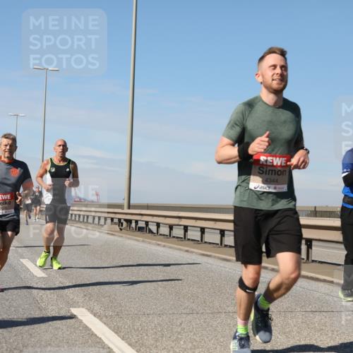 03.10.2025 - Köhlbrandbrückenlauf Yannick Fuchs http://msf.ph/oto/9189273 03.10.2025 11:48:47 Position 3 5676, 4344, 5849 meine-sportfotos.de