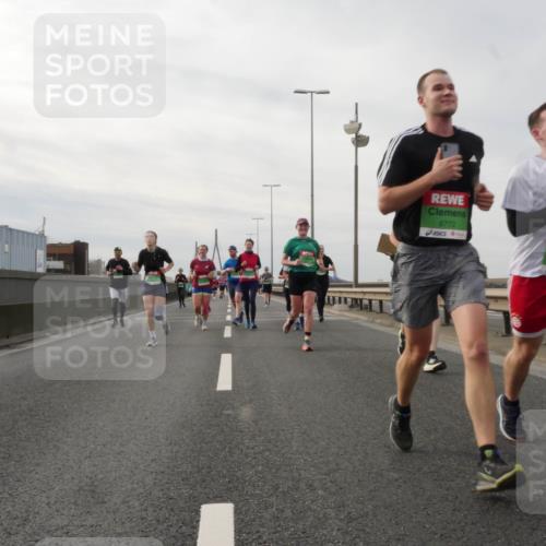 03.10.2025 - Köhlbrandbrückenlauf Matties Gatica Varas http://msf.ph/oto/9189277 03.10.2025 15:57:30 Position 3 8772 meine-sportfotos.de