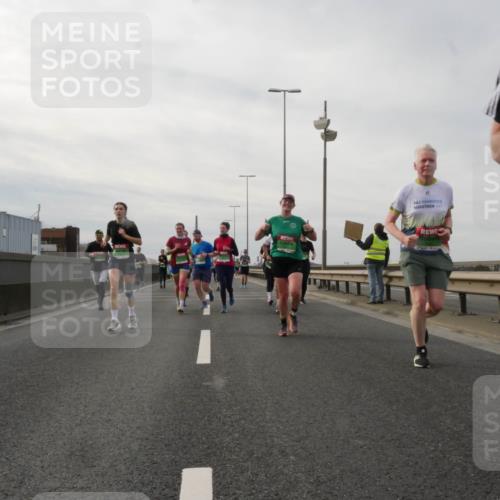 03.10.2025 - Köhlbrandbrückenlauf Matties Gatica Varas http://msf.ph/oto/9189280 03.10.2025 15:57:30 Position 3  meine-sportfotos.de