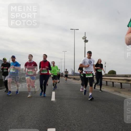 03.10.2025 - Köhlbrandbrückenlauf Matties Gatica Varas http://msf.ph/oto/9189289 03.10.2025 15:57:32 Position 3  meine-sportfotos.de