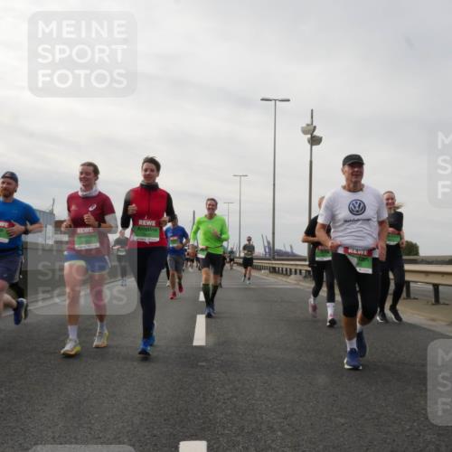 03.10.2025 - Köhlbrandbrückenlauf Matties Gatica Varas http://msf.ph/oto/9189292 03.10.2025 15:57:33 Position 3  meine-sportfotos.de