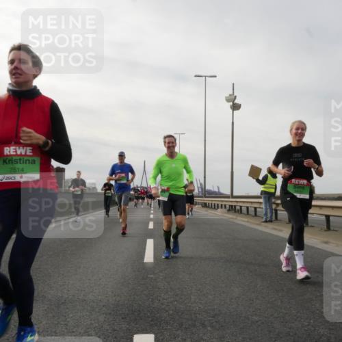 03.10.2025 - Köhlbrandbrückenlauf Matties Gatica Varas http://msf.ph/oto/9189296 03.10.2025 15:57:34 Position 3 7514, 51, 8971 meine-sportfotos.de
