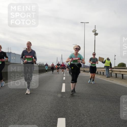 03.10.2025 - Köhlbrandbrückenlauf Matties Gatica Varas http://msf.ph/oto/9189311 03.10.2025 15:57:37 Position 3  meine-sportfotos.de