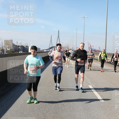 03.10.2025 - Köhlbrandbrückenlauf Yannick Fuchs http://msf.ph/oto/9189324 03.10.2025 12:08:54 Position 3 4886, 5273 meine-sportfotos.de