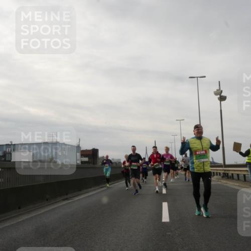 03.10.2025 - Köhlbrandbrückenlauf Matties Gatica Varas http://msf.ph/oto/9189325 03.10.2025 15:57:40 Position 3  meine-sportfotos.de