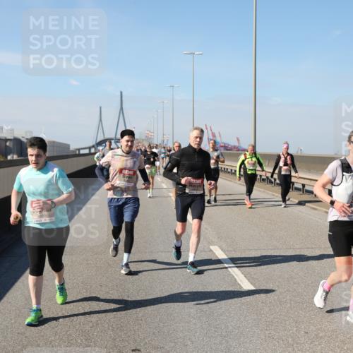 03.10.2025 - Köhlbrandbrückenlauf Yannick Fuchs http://msf.ph/oto/9189326 03.10.2025 12:08:54 Position 3 5273 meine-sportfotos.de