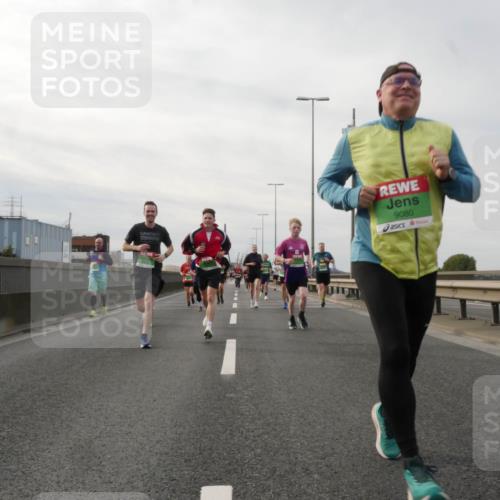 03.10.2025 - Köhlbrandbrückenlauf Matties Gatica Varas http://msf.ph/oto/9189329 03.10.2025 15:57:41 Position 3 9080 meine-sportfotos.de