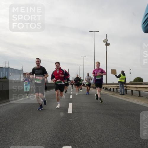03.10.2025 - Köhlbrandbrückenlauf Matties Gatica Varas http://msf.ph/oto/9189331 03.10.2025 15:57:42 Position 3  meine-sportfotos.de