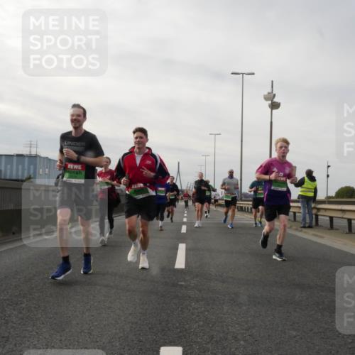 03.10.2025 - Köhlbrandbrückenlauf Matties Gatica Varas http://msf.ph/oto/9189333 03.10.2025 15:57:42 Position 3  meine-sportfotos.de