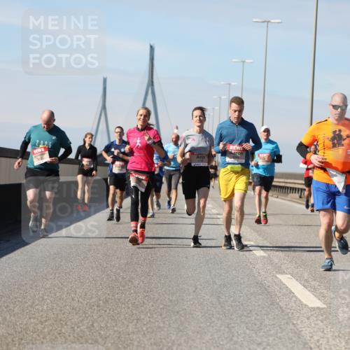 03.10.2025 - Köhlbrandbrückenlauf Yannick Fuchs http://msf.ph/oto/9189339 03.10.2025 11:48:52 Position 3 202, 5, 5798 meine-sportfotos.de