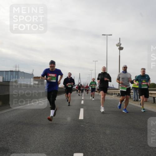 03.10.2025 - Köhlbrandbrückenlauf Matties Gatica Varas http://msf.ph/oto/9189340 03.10.2025 15:57:44 Position 3  meine-sportfotos.de