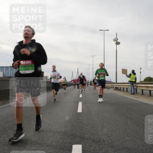 03.10.2025 - Köhlbrandbrückenlauf Matties Gatica Varas http://msf.ph/oto/9189350 03.10.2025 15:57:47 Position 3 9333 meine-sportfotos.de