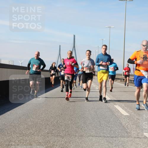 03.10.2025 - Köhlbrandbrückenlauf Yannick Fuchs http://msf.ph/oto/9189351 03.10.2025 11:48:53 Position 3 2025 meine-sportfotos.de