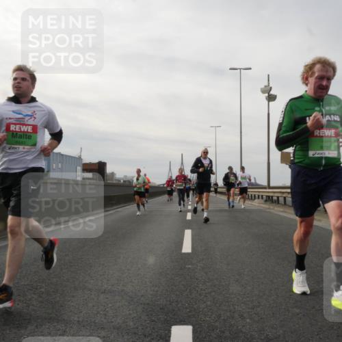 03.10.2025 - Köhlbrandbrückenlauf Matties Gatica Varas http://msf.ph/oto/9189360 03.10.2025 15:57:49 Position 3 8841, 9731 meine-sportfotos.de