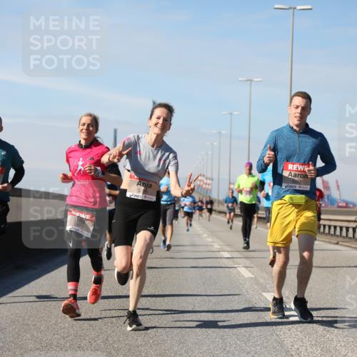 03.10.2025 - Köhlbrandbrückenlauf Yannick Fuchs http://msf.ph/oto/9189367 03.10.2025 11:48:54 Position 3 2025, 412, 5798, 6214, 6268 meine-sportfotos.de
