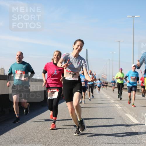 03.10.2025 - Köhlbrandbrückenlauf Yannick Fuchs http://msf.ph/oto/9189374 03.10.2025 11:48:55 Position 3 6214, 5798, 6268 meine-sportfotos.de