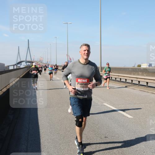 03.10.2025 - Köhlbrandbrückenlauf Yannick Fuchs http://msf.ph/oto/9189375 03.10.2025 12:09:02 Position 3 5442 meine-sportfotos.de