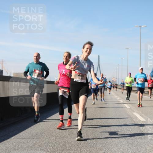 03.10.2025 - Köhlbrandbrückenlauf Yannick Fuchs http://msf.ph/oto/9189377 03.10.2025 11:48:55 Position 3 5798, 6268 meine-sportfotos.de