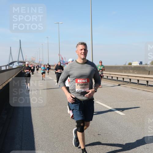 03.10.2025 - Köhlbrandbrückenlauf Yannick Fuchs http://msf.ph/oto/9189380 03.10.2025 12:09:02 Position 3 5442 meine-sportfotos.de