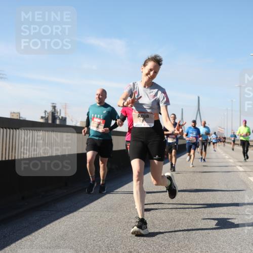 03.10.2025 - Köhlbrandbrückenlauf Yannick Fuchs http://msf.ph/oto/9189383 03.10.2025 11:48:55 Position 3 202, 5, 5798 meine-sportfotos.de