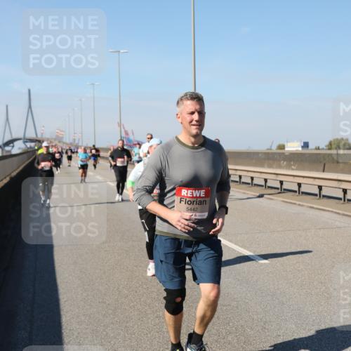 03.10.2025 - Köhlbrandbrückenlauf Yannick Fuchs http://msf.ph/oto/9189384 03.10.2025 12:09:03 Position 3 5442 meine-sportfotos.de