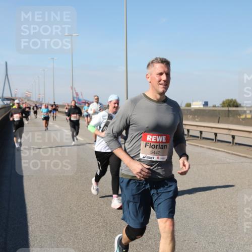 03.10.2025 - Köhlbrandbrückenlauf Yannick Fuchs http://msf.ph/oto/9189388 03.10.2025 12:09:03 Position 3 5442 meine-sportfotos.de