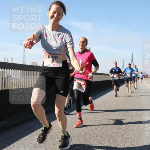 03.10.2025 - Köhlbrandbrückenlauf Yannick Fuchs http://msf.ph/oto/9189393 03.10.2025 11:48:56 Position 3 5798, 6214 meine-sportfotos.de
