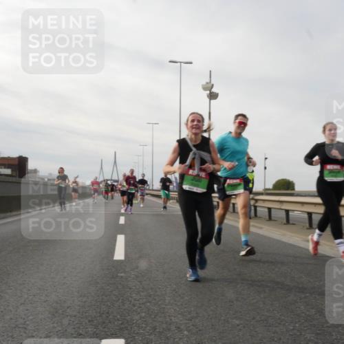 03.10.2025 - Köhlbrandbrückenlauf Matties Gatica Varas http://msf.ph/oto/9189408 03.10.2025 15:58:01 Position 3  meine-sportfotos.de