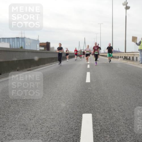 03.10.2025 - Köhlbrandbrückenlauf Matties Gatica Varas http://msf.ph/oto/9189412 03.10.2025 15:58:02 Position 3  meine-sportfotos.de