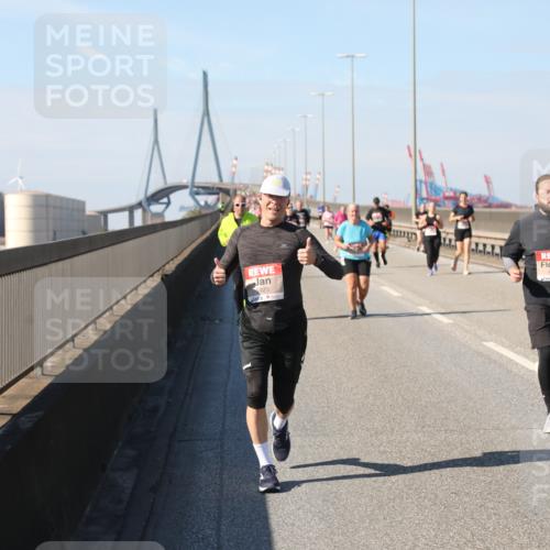 03.10.2025 - Köhlbrandbrückenlauf Yannick Fuchs http://msf.ph/oto/9189414 03.10.2025 12:09:06 Position 3 4767, 923, 4496 meine-sportfotos.de