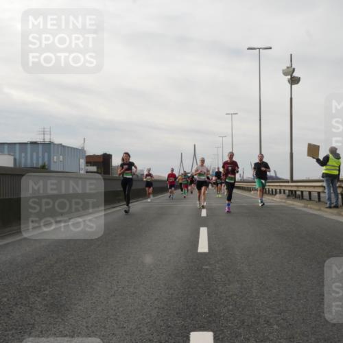 03.10.2025 - Köhlbrandbrückenlauf Matties Gatica Varas http://msf.ph/oto/9189415 03.10.2025 15:58:02 Position 3  meine-sportfotos.de