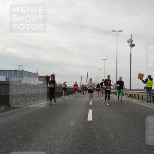 03.10.2025 - Köhlbrandbrückenlauf Matties Gatica Varas http://msf.ph/oto/9189416 03.10.2025 15:58:03 Position 3  meine-sportfotos.de