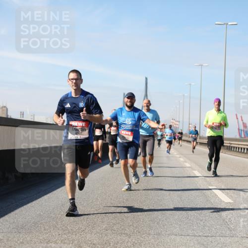 03.10.2025 - Köhlbrandbrückenlauf Yannick Fuchs http://msf.ph/oto/9189417 03.10.2025 11:48:57 Position 3 4685, 4724 meine-sportfotos.de