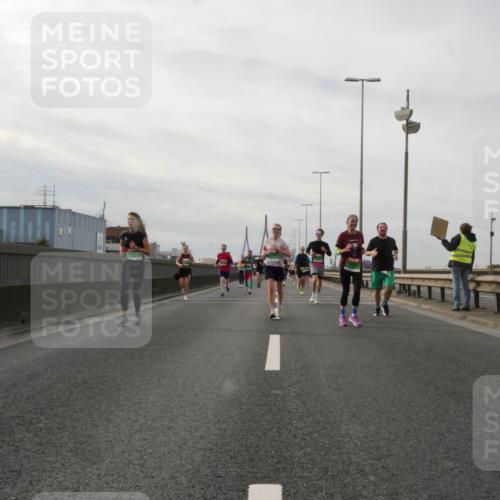 03.10.2025 - Köhlbrandbrückenlauf Matties Gatica Varas http://msf.ph/oto/9189419 03.10.2025 15:58:03 Position 3  meine-sportfotos.de